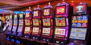 Studio live Dragon Tiger menampilkan dealer profesional dan kartu yang sedang dibagikan di platform game188