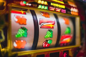 Studio kasino langsung Texas Hold'em Bonus dengan dealer profesional dan kartu komunitas di game188